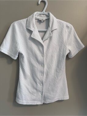 Suzy Shier Petites Vintage White Short-Sleeve Button Front Top Woman’s XS